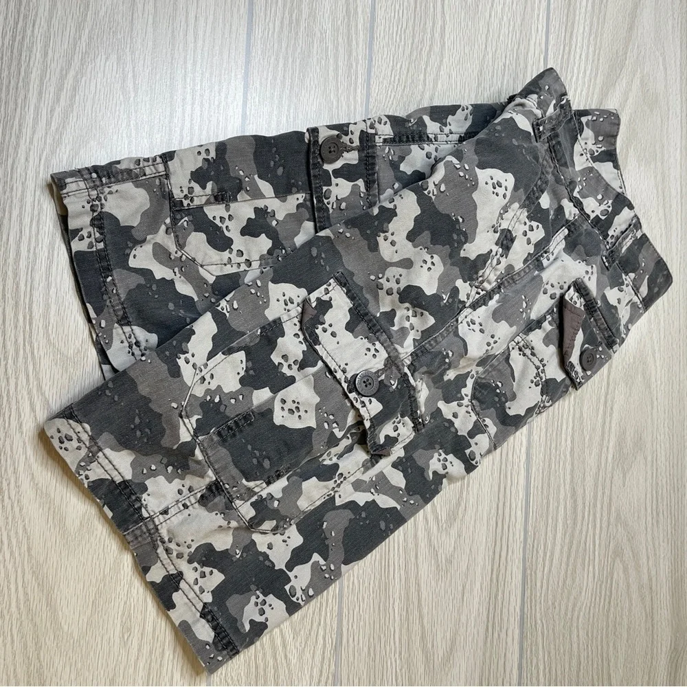 Levi’s Gray Camo Cargo Shorts Boy’s Size 14 Regular